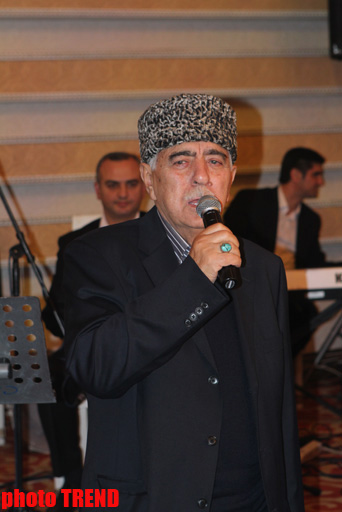 Emil Bədəlov ilin toyunu çaldırdı (FOTO)